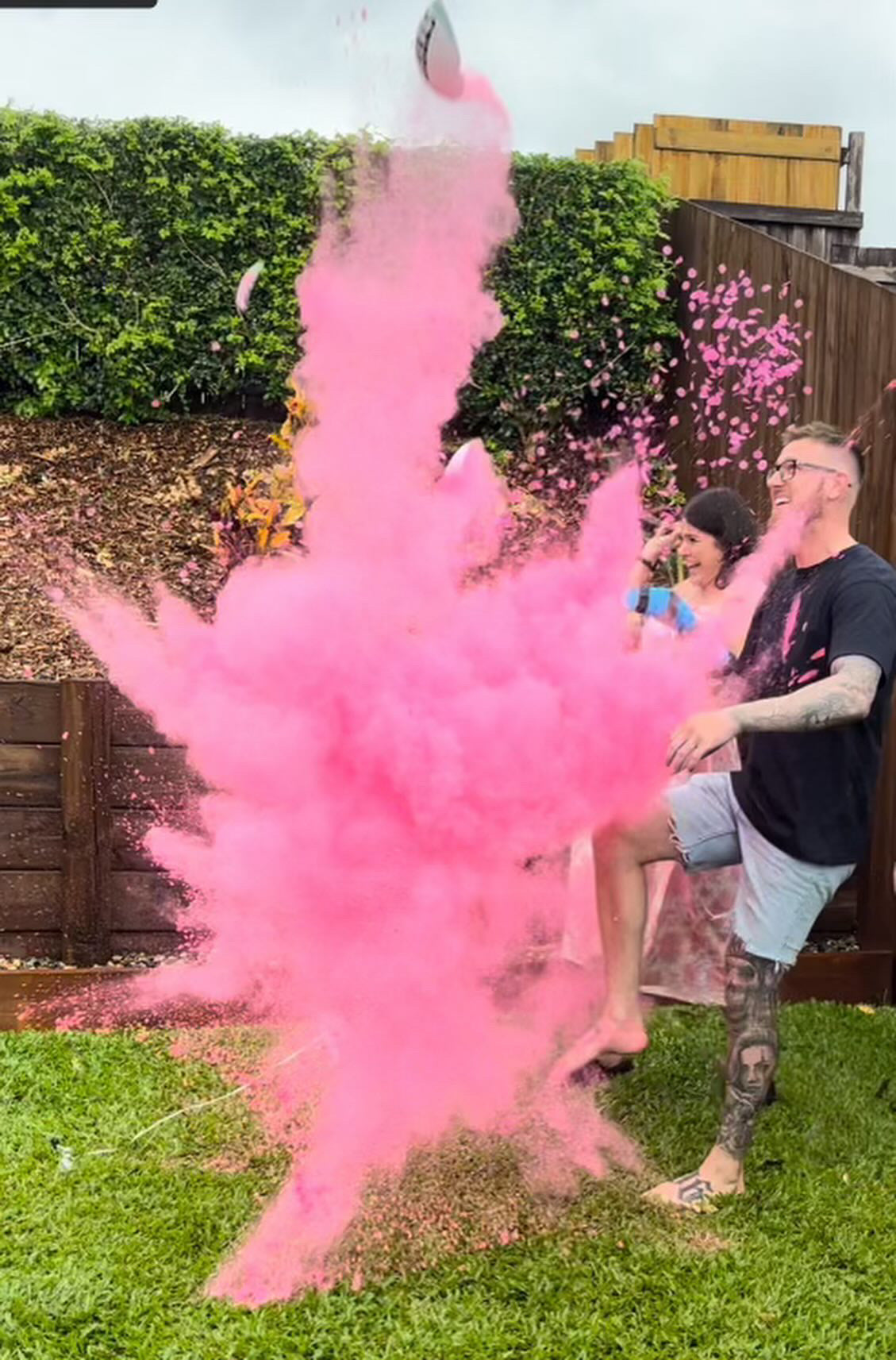 NRL Gender Reveal Rugby Ball Kit – Blue & Pink Exploding Holi Powder Smoke | Boy or Girl? (Comes Unassembled)