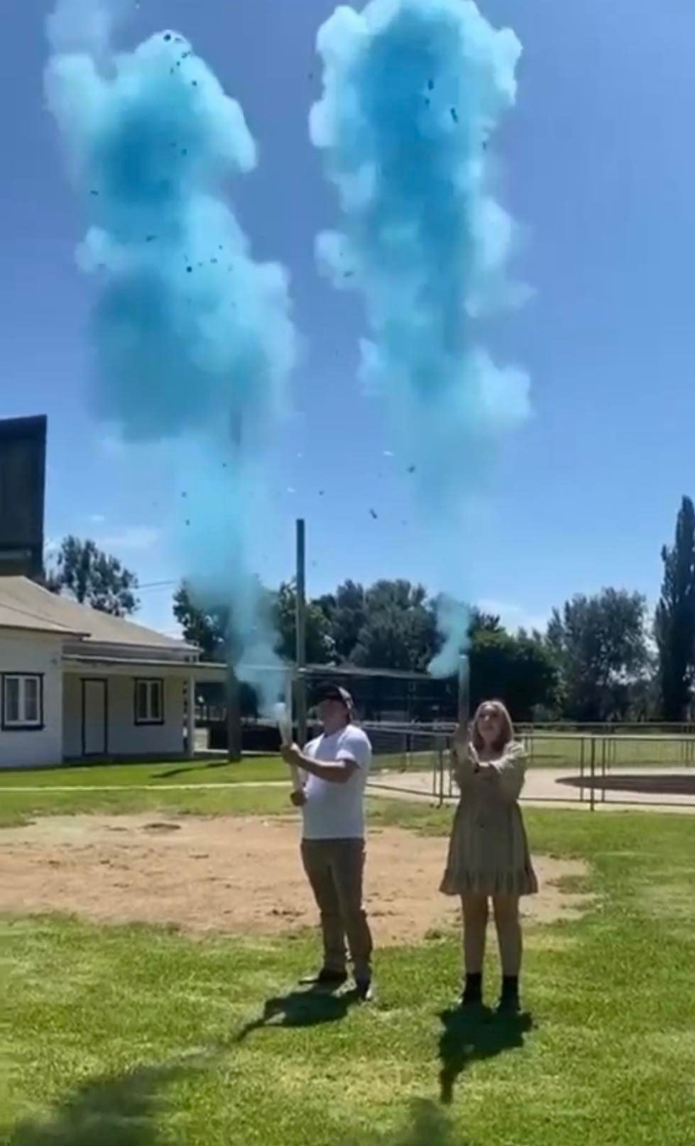 Powder cannon holi powder cannon gender reveal cannon gender reveal powder cannon Australia gender reveal powder cannon Sydney smoke cannon gender reveal smoke cannon pink powder cannon blue powder cannon powder popper smoke popper gender reveal popper baby shower handheld cannon