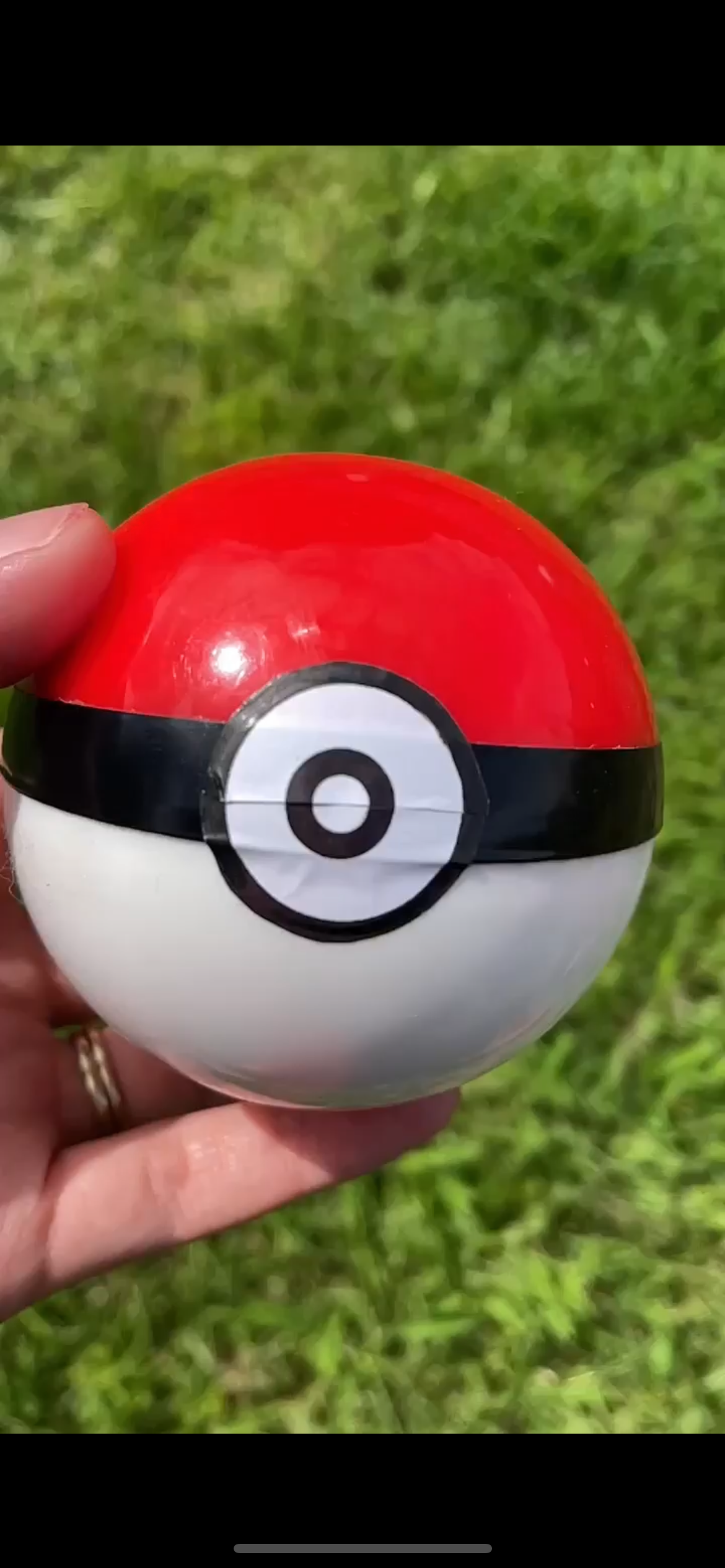 Pokéball Gender Reveal – Pokémon-Inspired Baby Gender Reveal Ball | Blue or Pink Surprise for Boy or Girl | Novelty Party Prop & Anime-Themed Reveal Idea