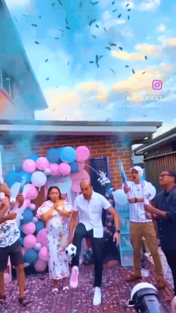 Kick & Pop Gender Reveal Bundle – Assembled Soccer Ball + XL 60cm Smoke & Confetti Cannon
